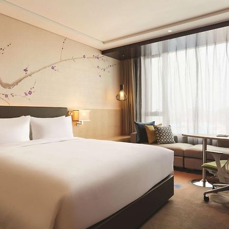 Hilton Garden Inn Dandong Bagian luar foto