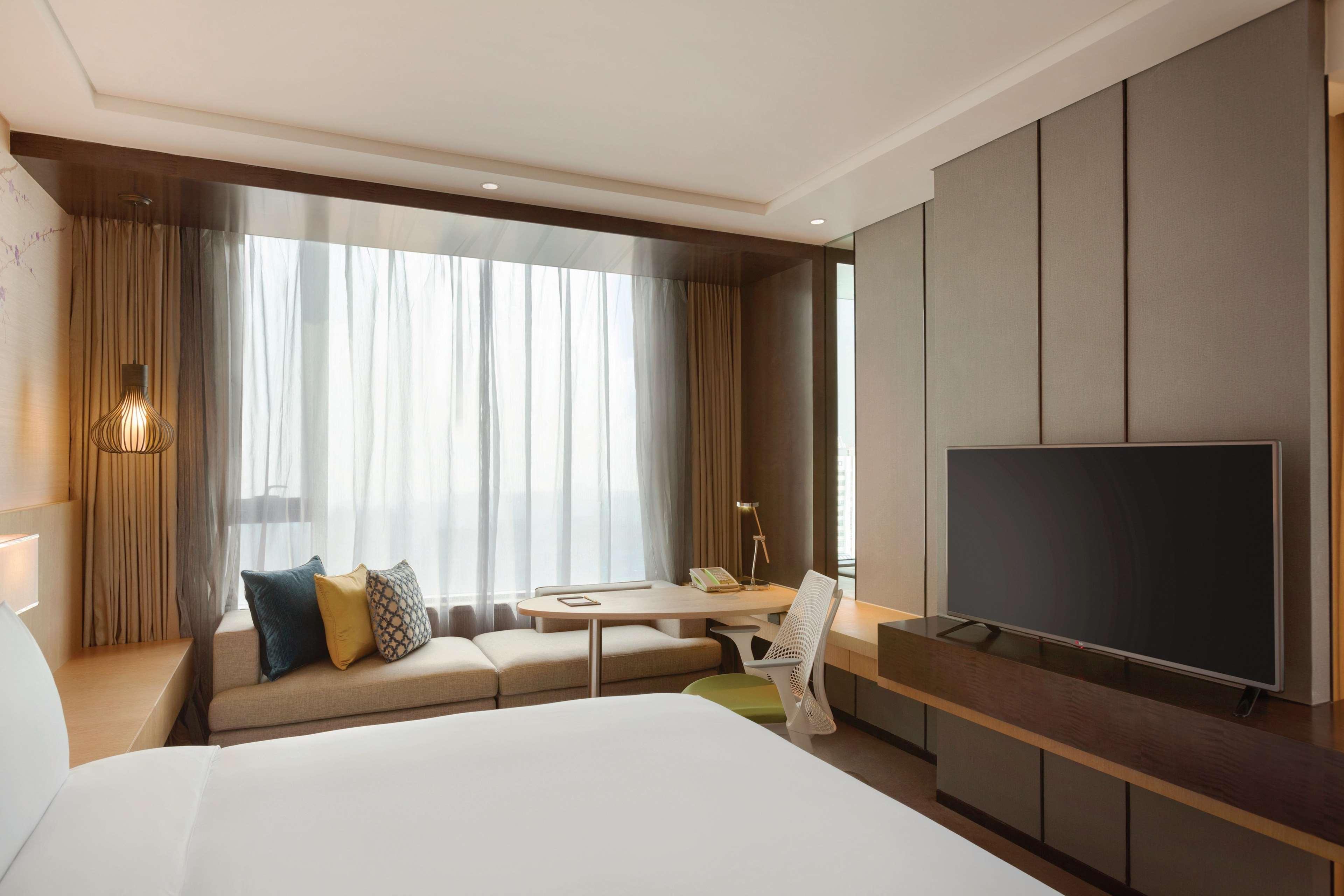 Hilton Garden Inn Dandong Bagian luar foto