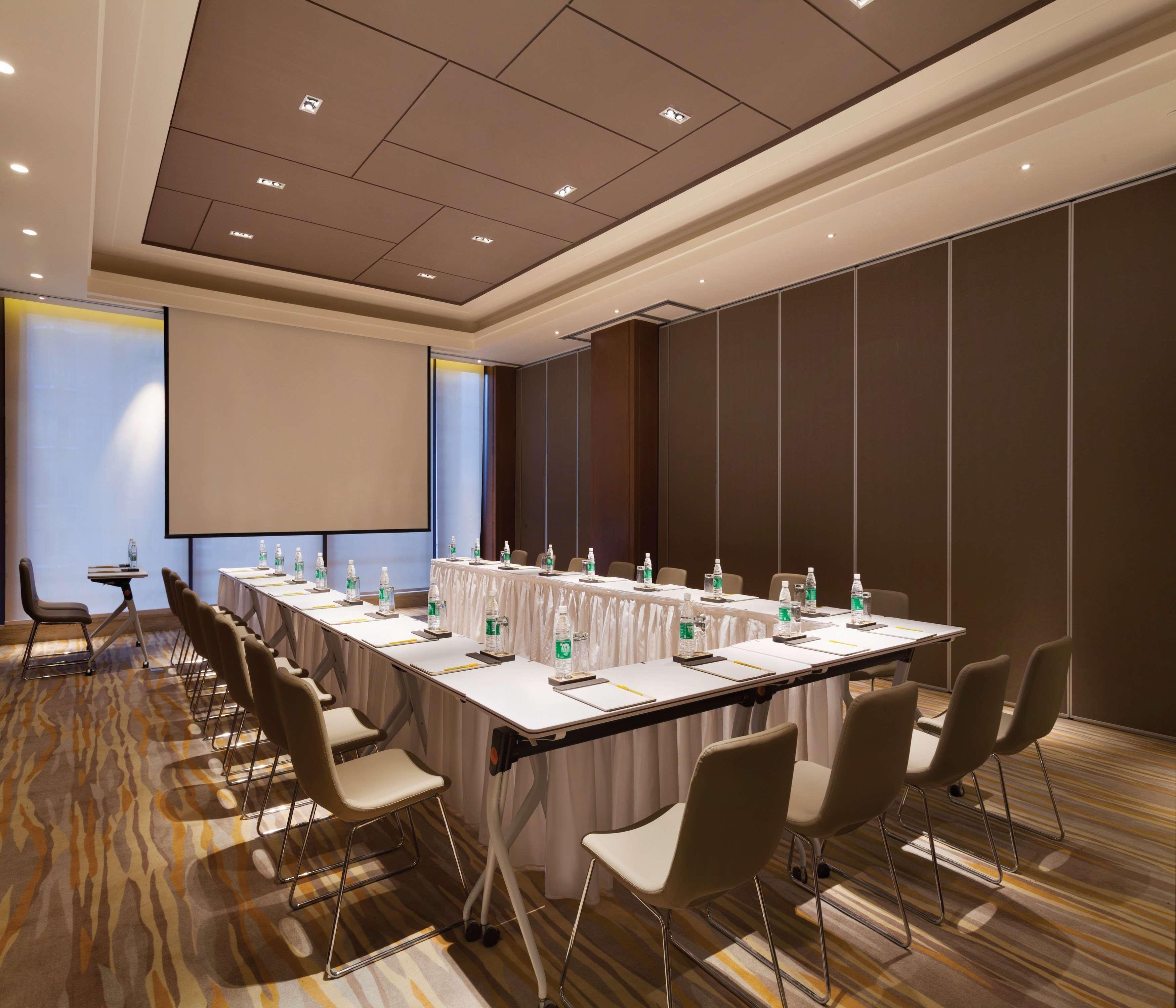 Hilton Garden Inn Dandong Bagian luar foto