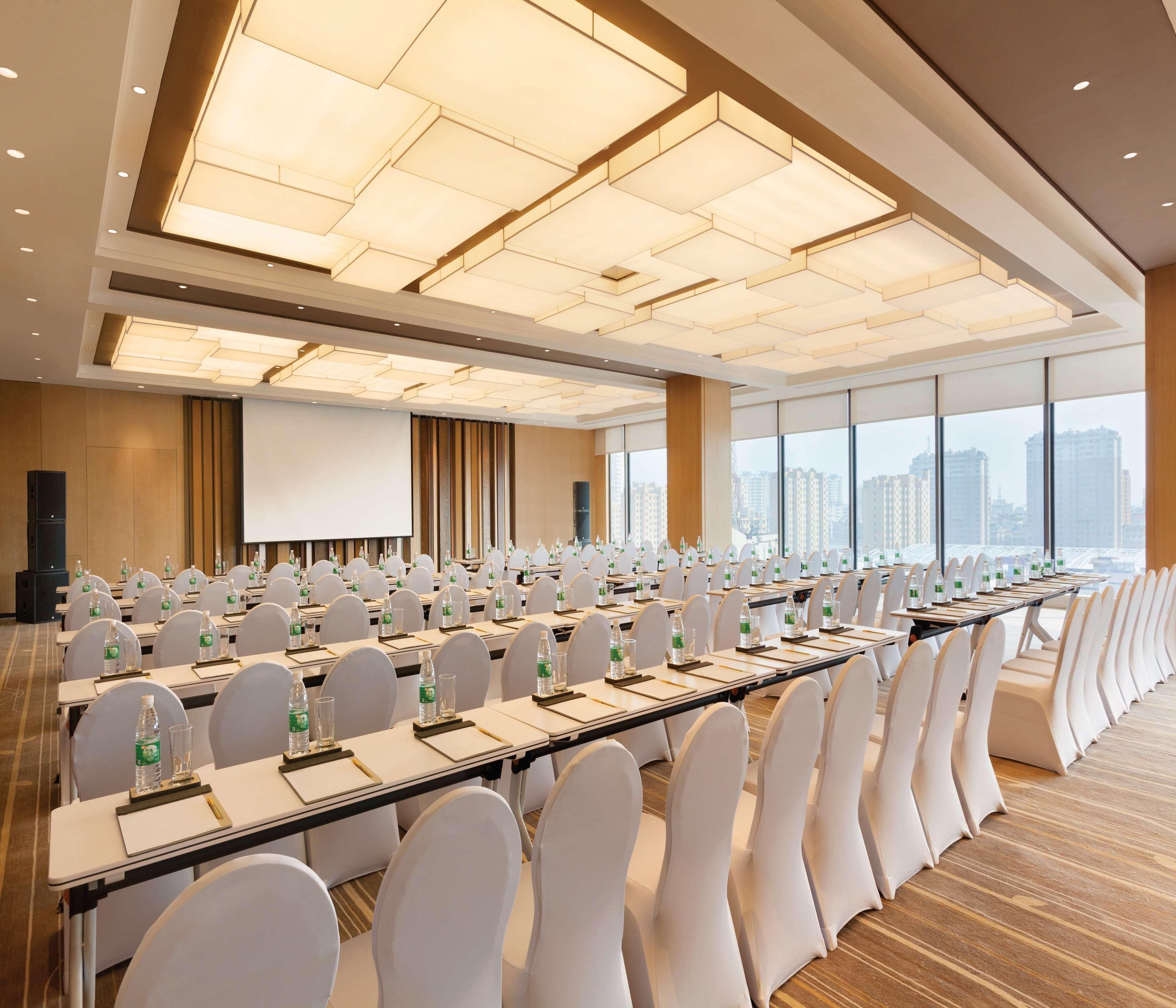 Hilton Garden Inn Dandong Bagian luar foto