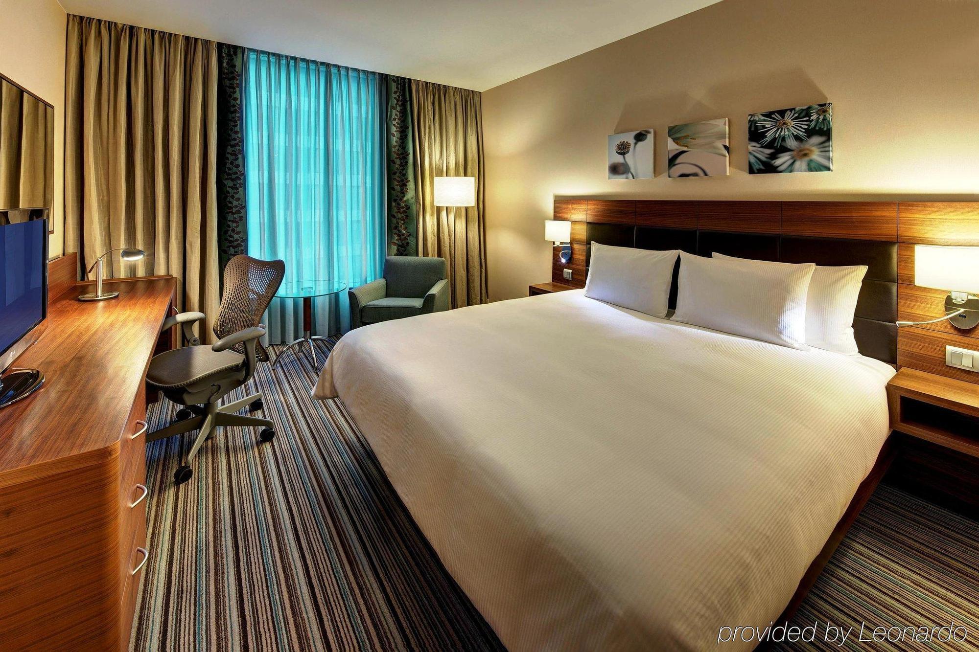 Hilton Garden Inn Dandong Bagian luar foto